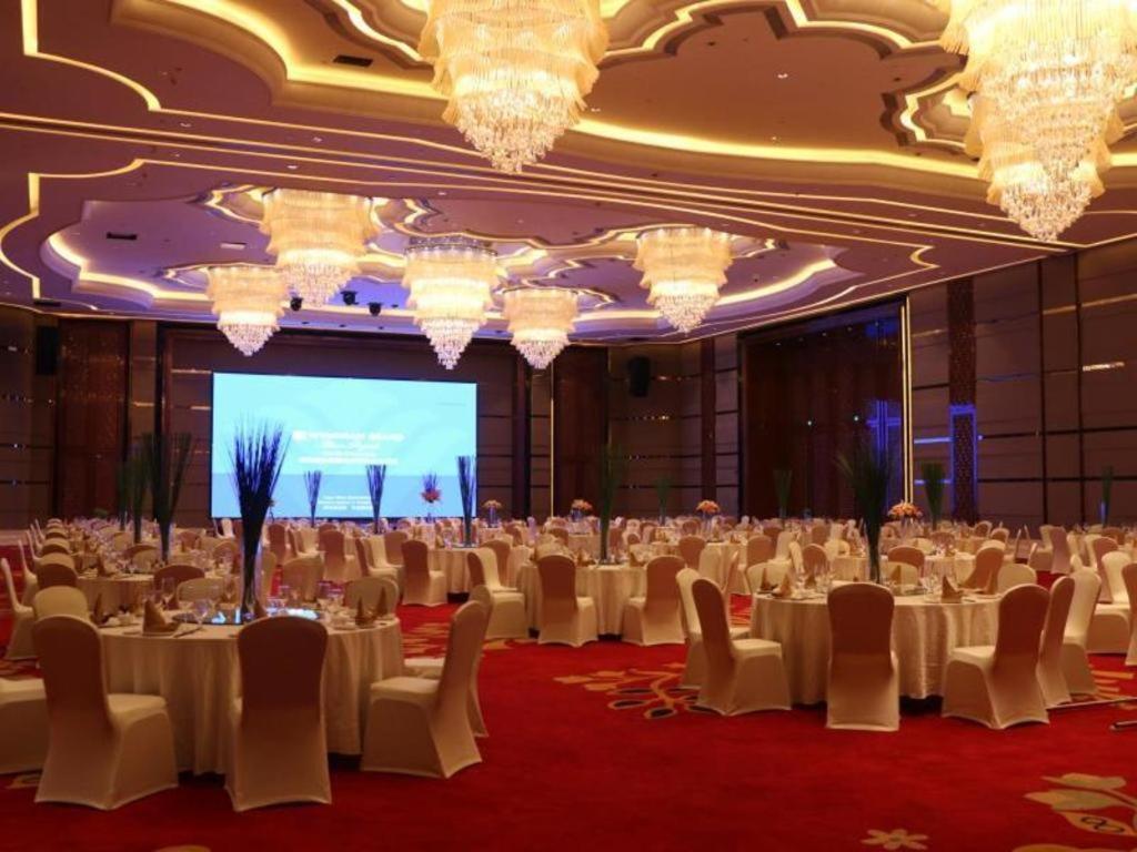 Отель Wyndham Grand Plaza Royale Xianglin Shaoyang Экстерьер фото