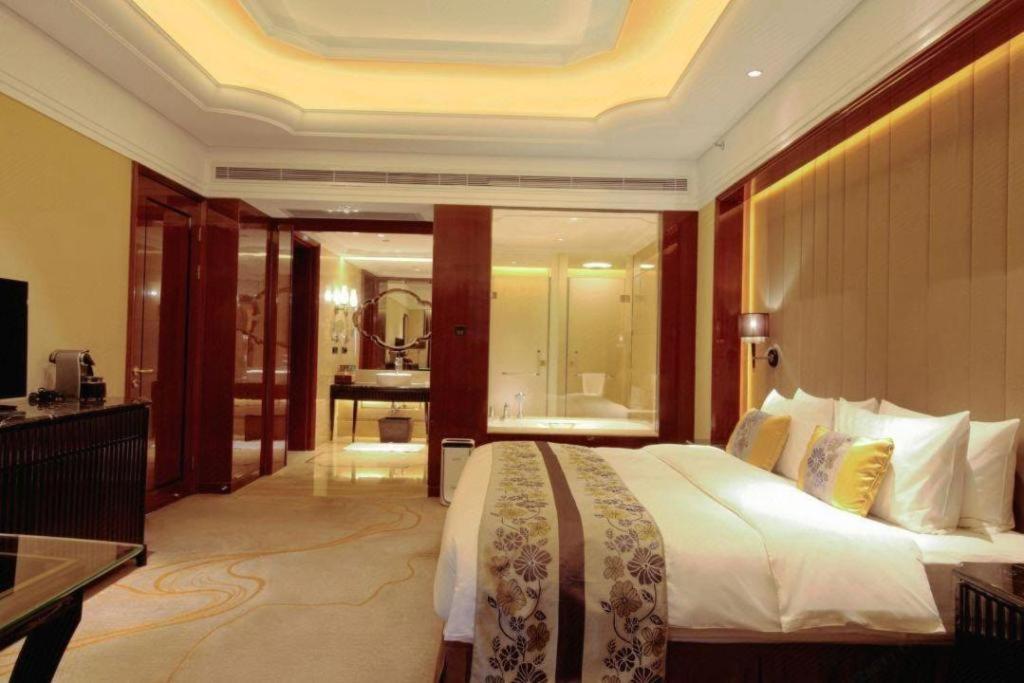 Отель Wyndham Grand Plaza Royale Xianglin Shaoyang Экстерьер фото