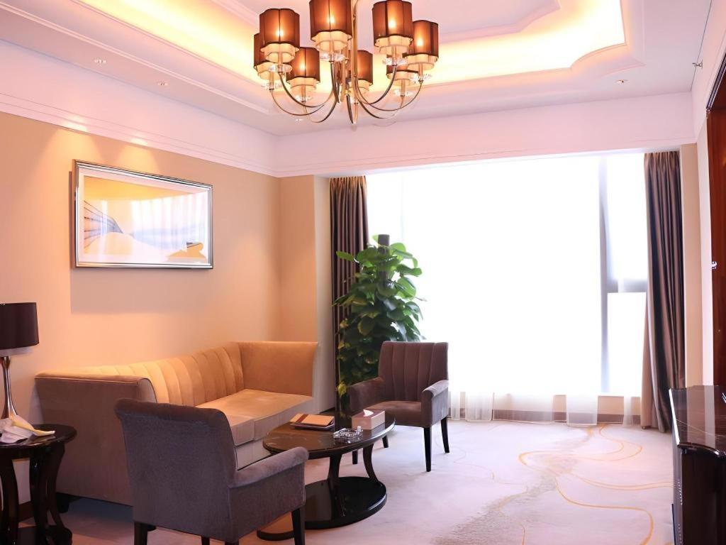 Отель Wyndham Grand Plaza Royale Xianglin Shaoyang Экстерьер фото