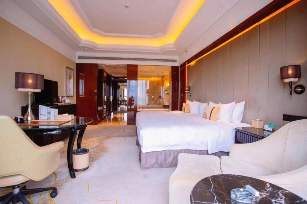 Отель Wyndham Grand Plaza Royale Xianglin Shaoyang Экстерьер фото