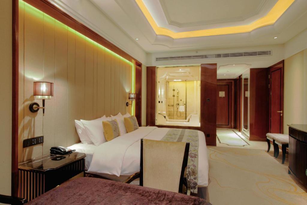 Отель Wyndham Grand Plaza Royale Xianglin Shaoyang Экстерьер фото