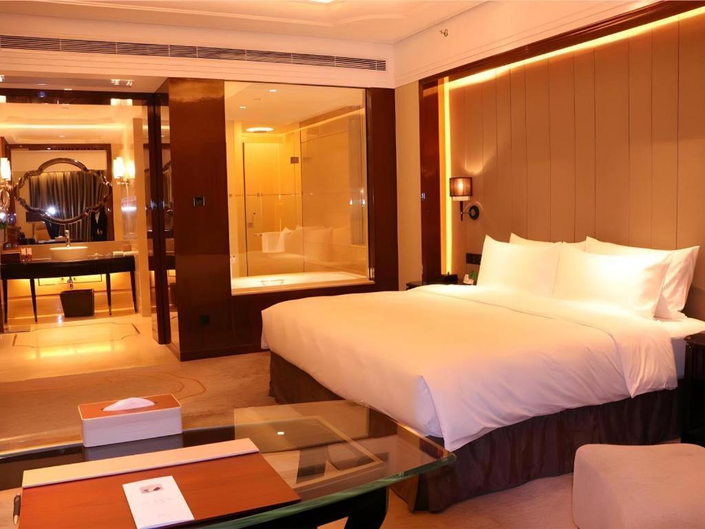 Отель Wyndham Grand Plaza Royale Xianglin Shaoyang Экстерьер фото