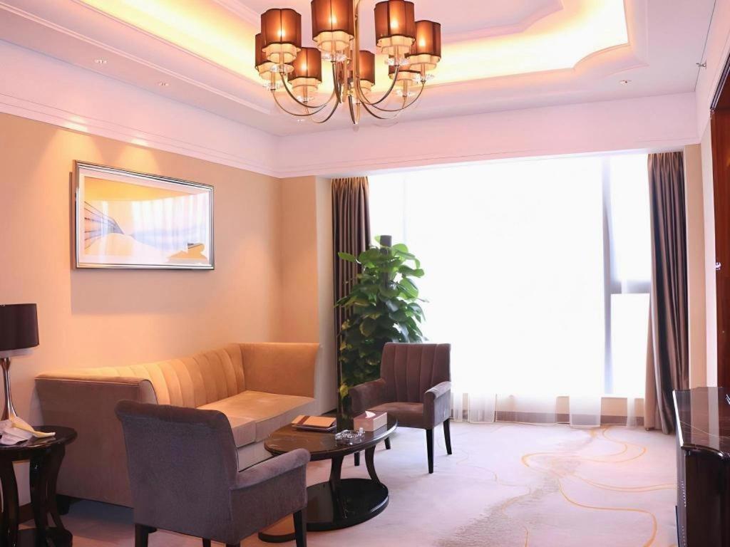 Отель Wyndham Grand Plaza Royale Xianglin Shaoyang Экстерьер фото