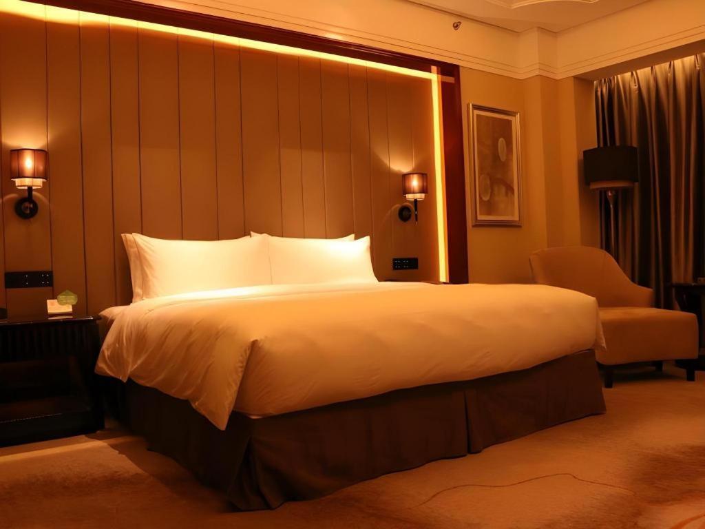Отель Wyndham Grand Plaza Royale Xianglin Shaoyang Экстерьер фото