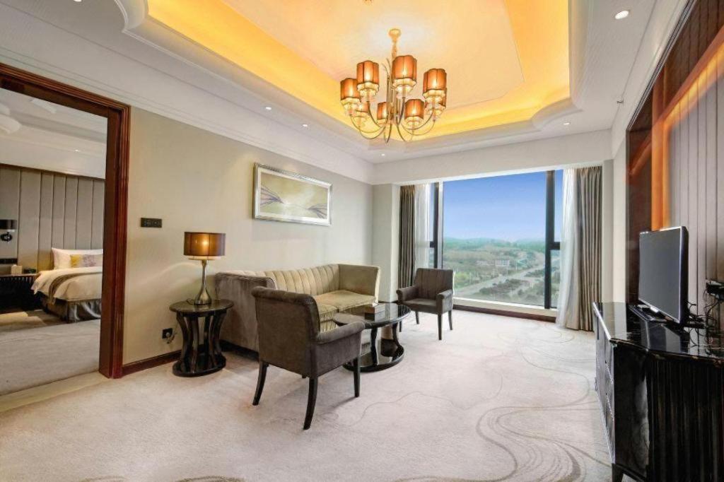 Отель Wyndham Grand Plaza Royale Xianglin Shaoyang Экстерьер фото