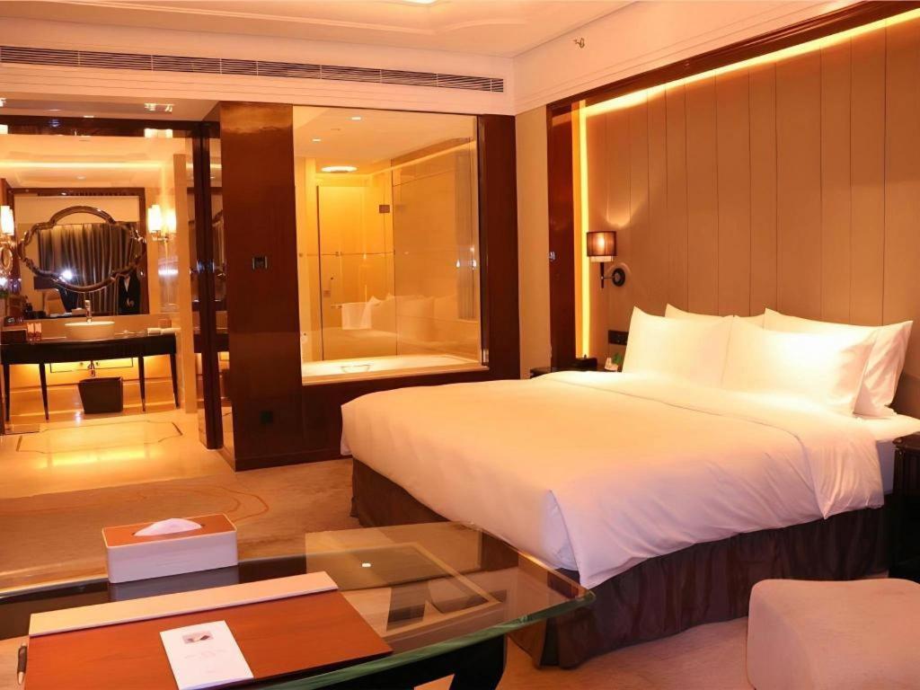 Отель Wyndham Grand Plaza Royale Xianglin Shaoyang Экстерьер фото