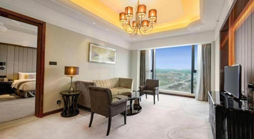 Отель Wyndham Grand Plaza Royale Xianglin Shaoyang Экстерьер фото